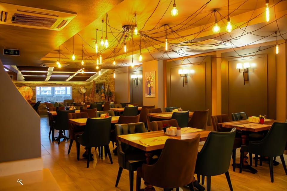 Restaurant/places to eat, Dining area, Food, Breakfast