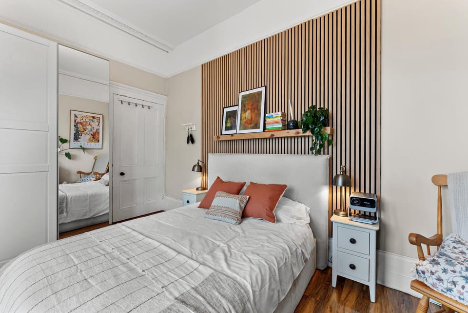 Elegant Redhill Stay Close to Gatwick Airport Apartment in Redhill