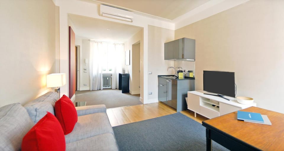 TV and multimedia, Kitchen or kitchenette, Living room, Seating area, Dining area, minibar, air conditioner