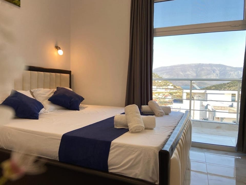 Bed, Natural landscape, View (from property/room), Balcony/Terrace, Photo of the whole room, Bedroom, Mountain view