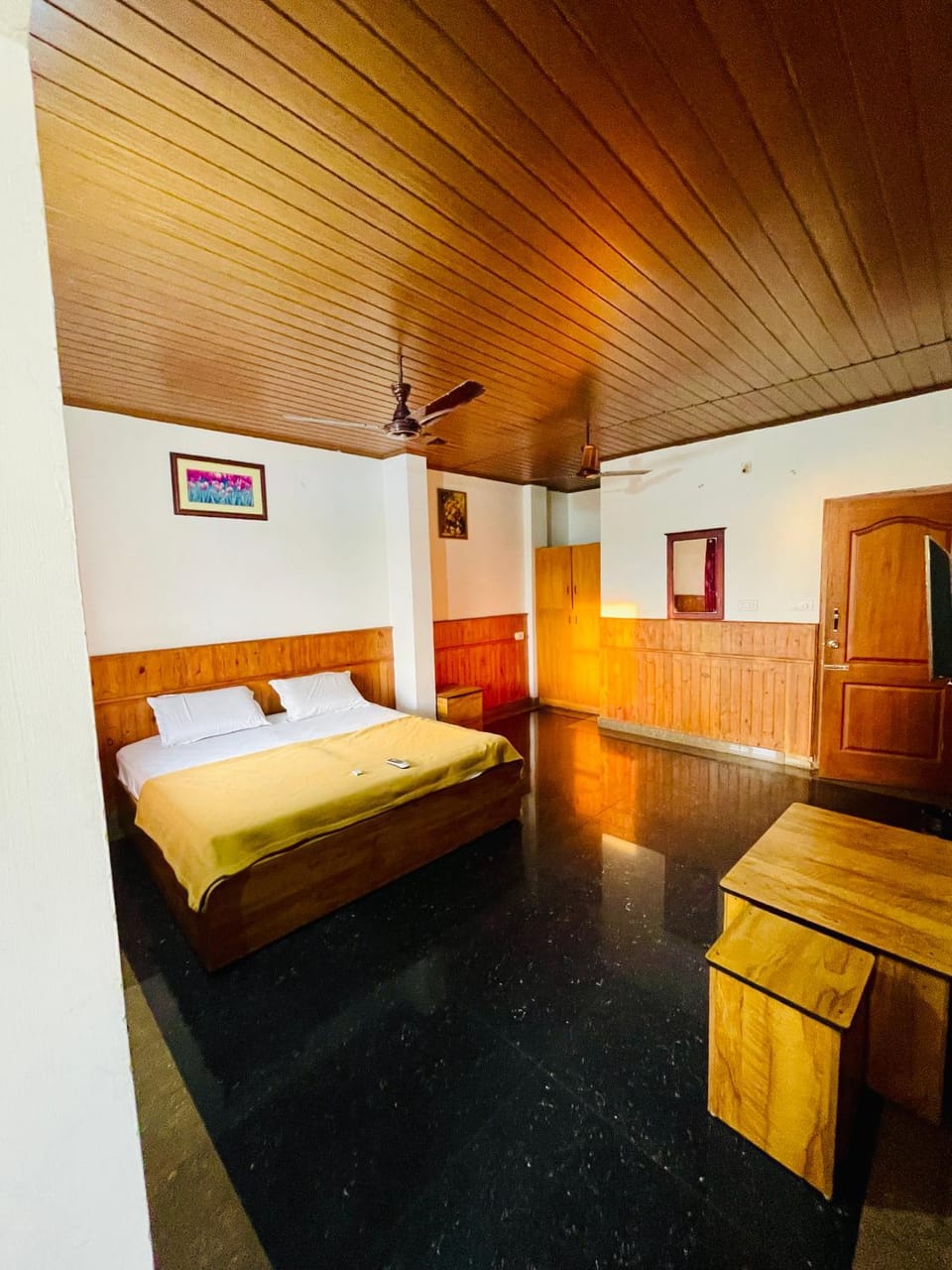 Bed, Living room, Photo of the whole room, Bedroom
