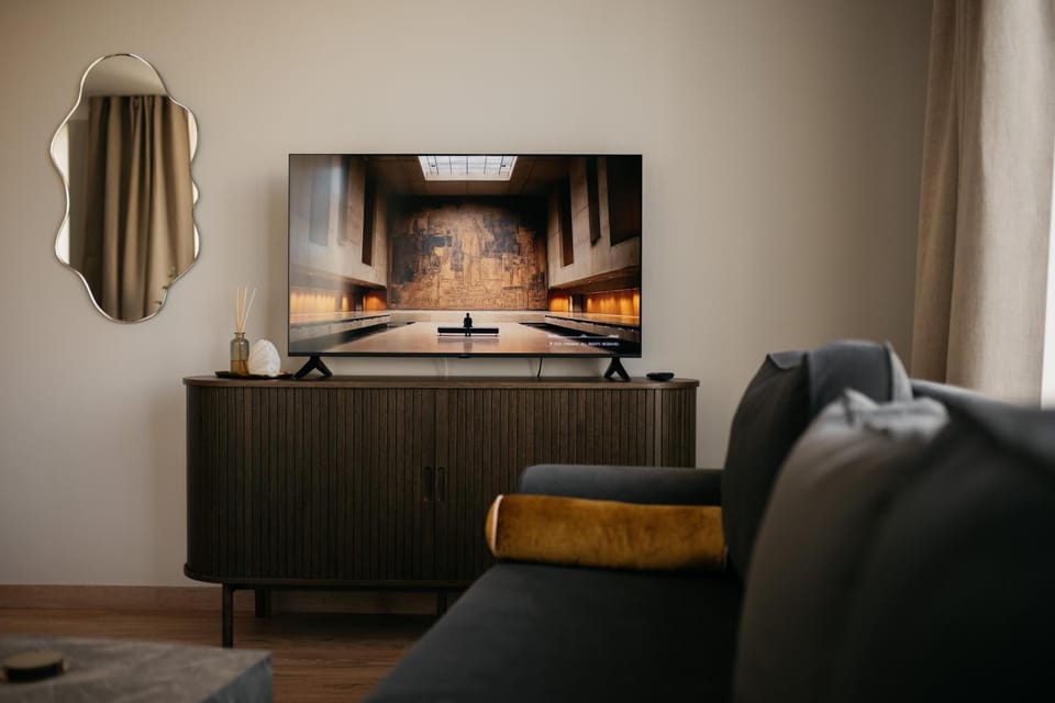 Communal lounge/ TV room, TV and multimedia, Living room, Seating area