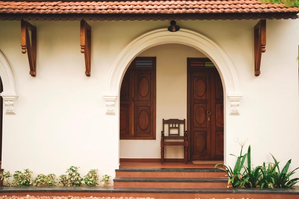 Property building, Facade/entrance, Day