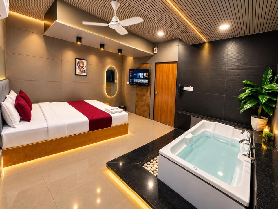 Bed, TV and multimedia, Photo of the whole room, Bath