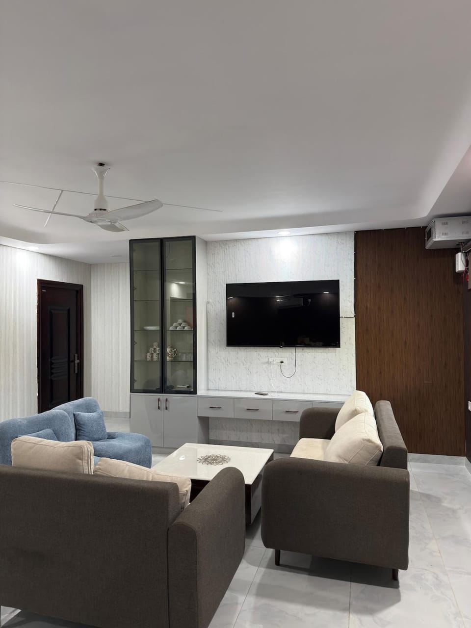 Communal lounge/ TV room, TV and multimedia, Living room