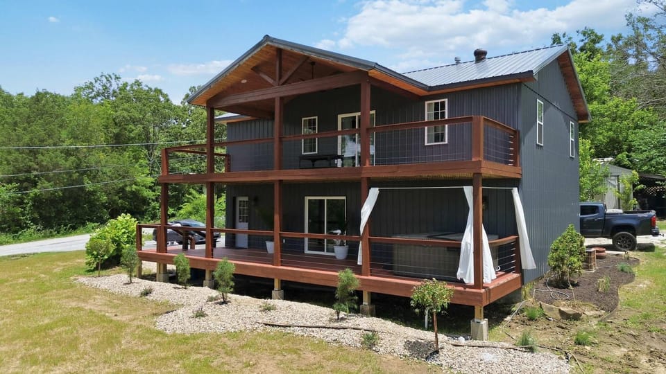 White River Retreat & Escape - Hot Tub Two Homes House in Arkansas