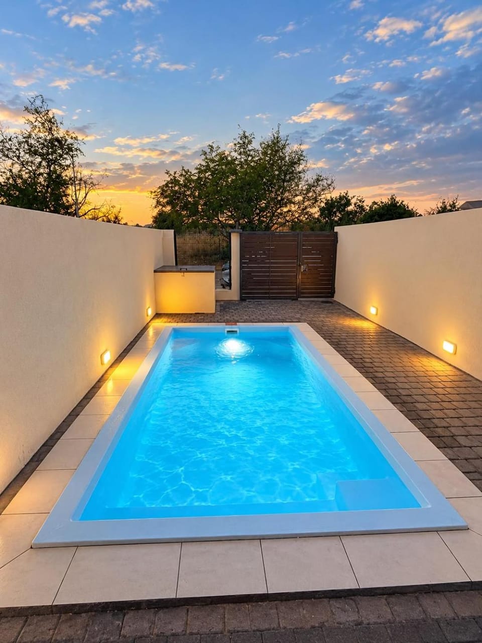Swimming pool, Swimming pool