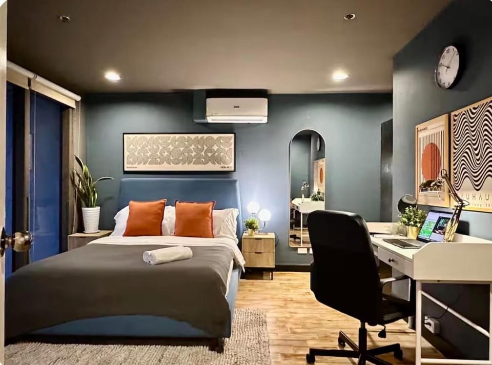 3BR Penthouse at Mosaic Tower Apartment in Pasay