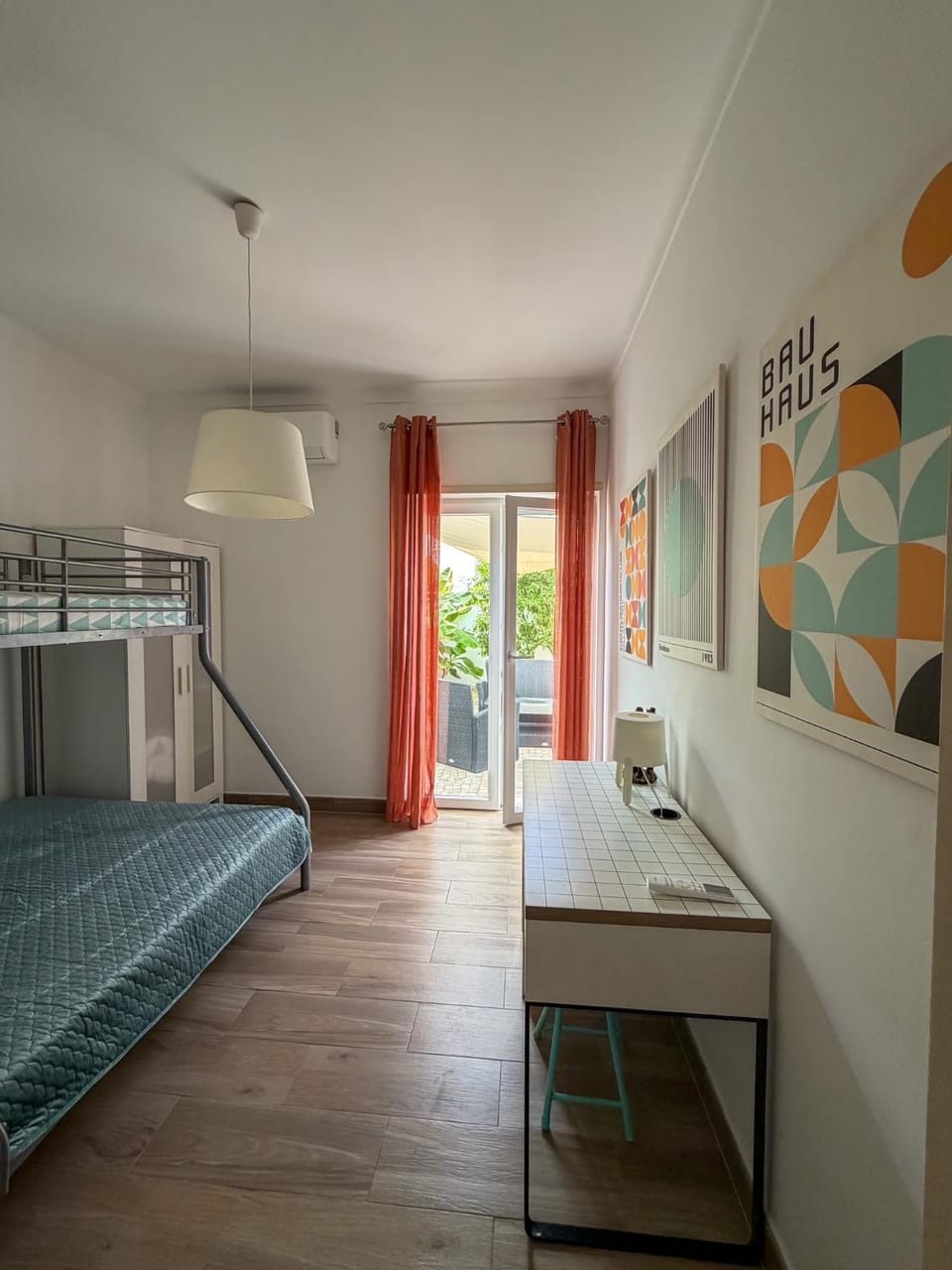 Bedroom, air conditioner