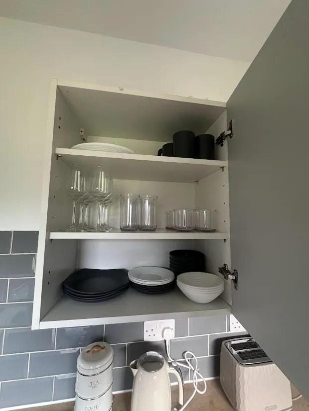 Bright 2 Bed Flat Oakley Apartment in Scotland