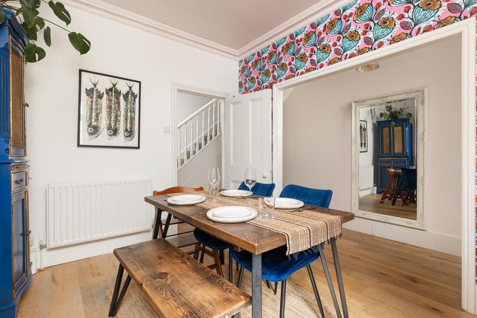 Seating area, Dining area
