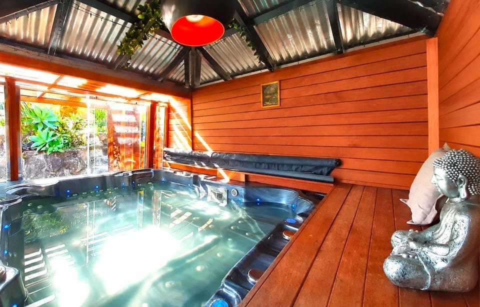 Palm Beach Heart! Lovely Home for Large group! Outdoor SPA! Ocean Beach House in Pittwater Council