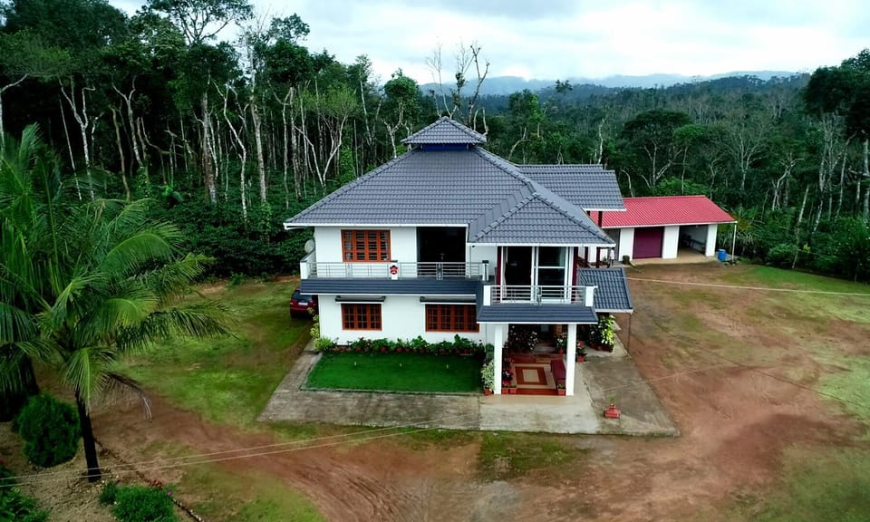 Estate Flora Homestay - 3BH, Estate, Home Food, One Group Only Villa in Sakleshpur