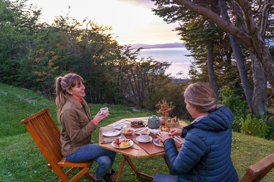 Day, People, Natural landscape, Lake view, Breakfast, group of guests