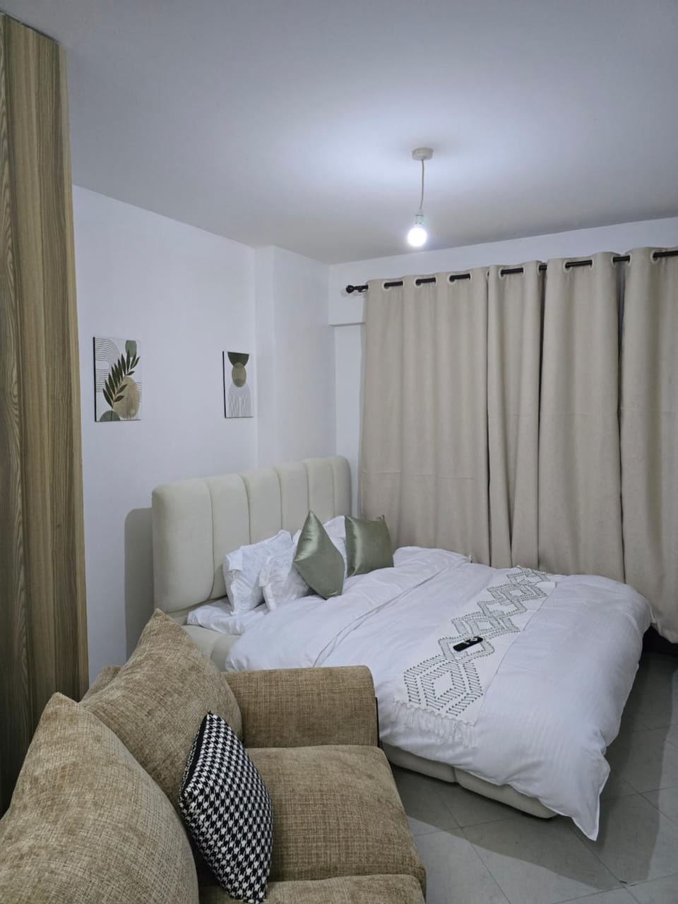 Photo of the whole room, Bedroom