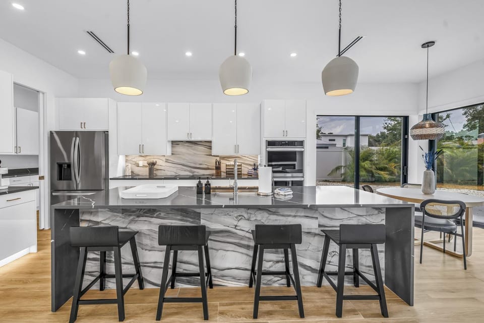 Kitchen or kitchenette, Photo of the whole room, Seating area, Dining area