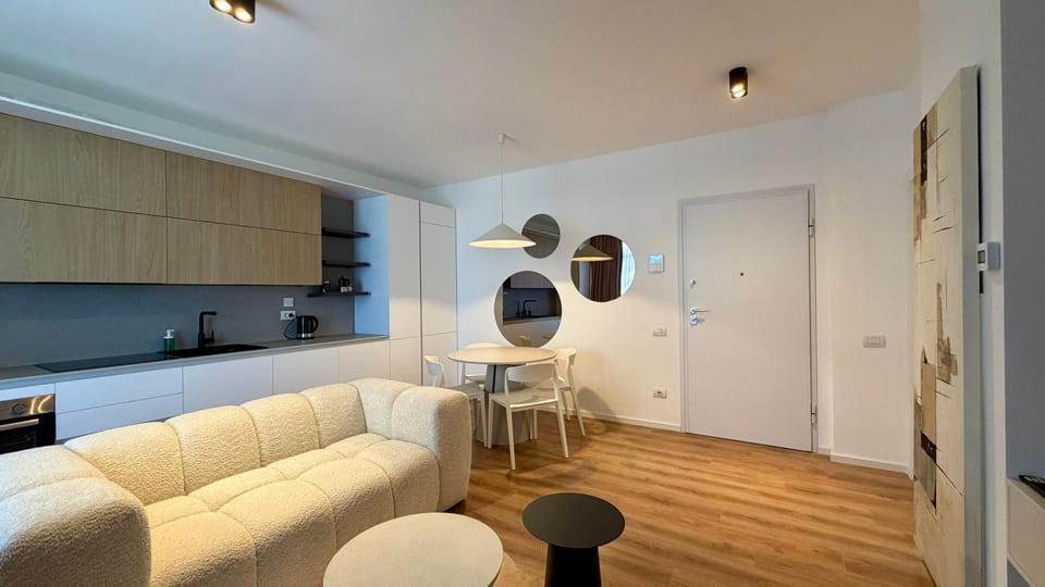 Kitchen or kitchenette, Seating area, Dining area