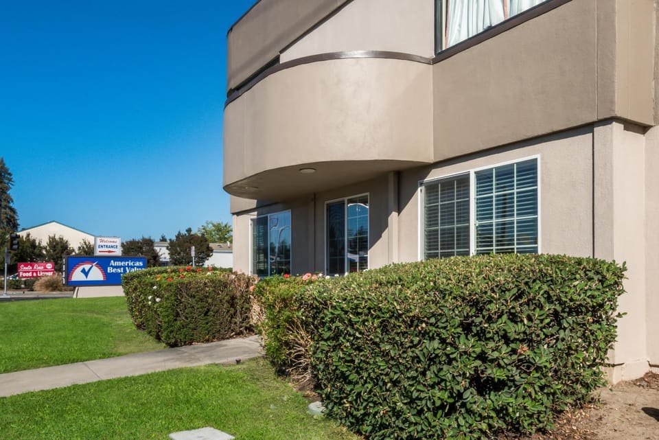Property building, Day, Garden, Garden view