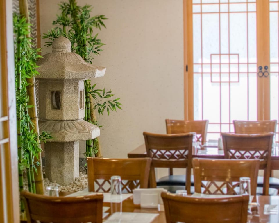 Restaurant/places to eat, Food and drinks, Lunch