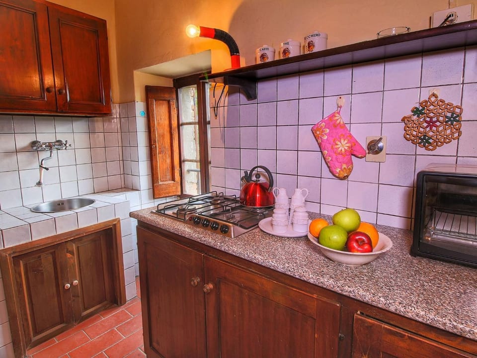 Kitchen or kitchenette, Kitchen or kitchenette