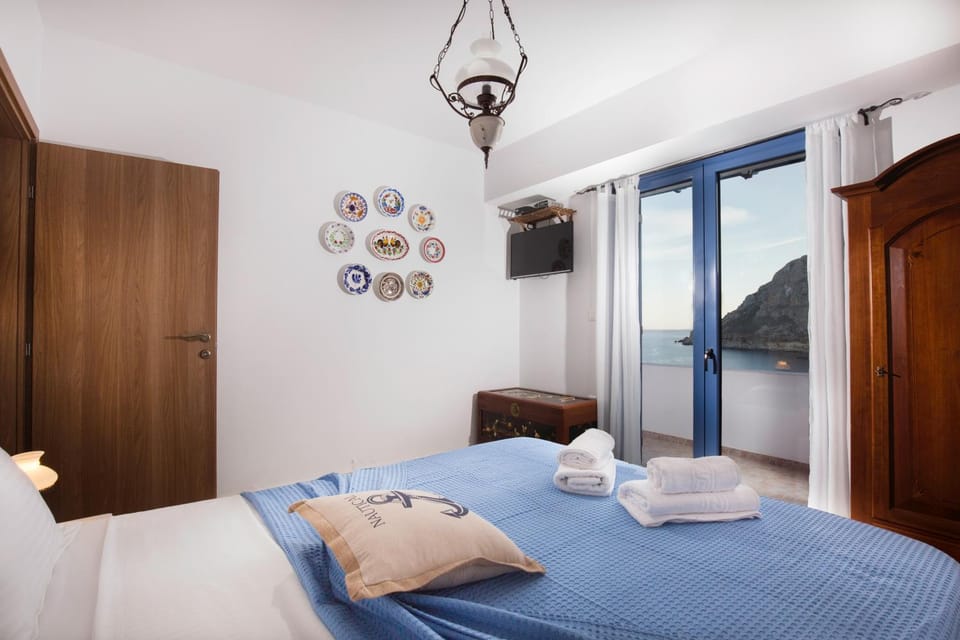 Bed, TV and multimedia, Bedroom, Mountain view, Sea view, Sea view
