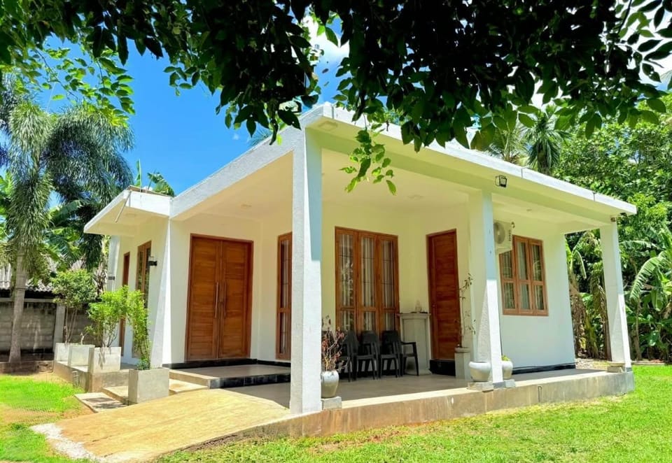 Sun Breeze Villa Bed and Breakfast in Sri Lanka
