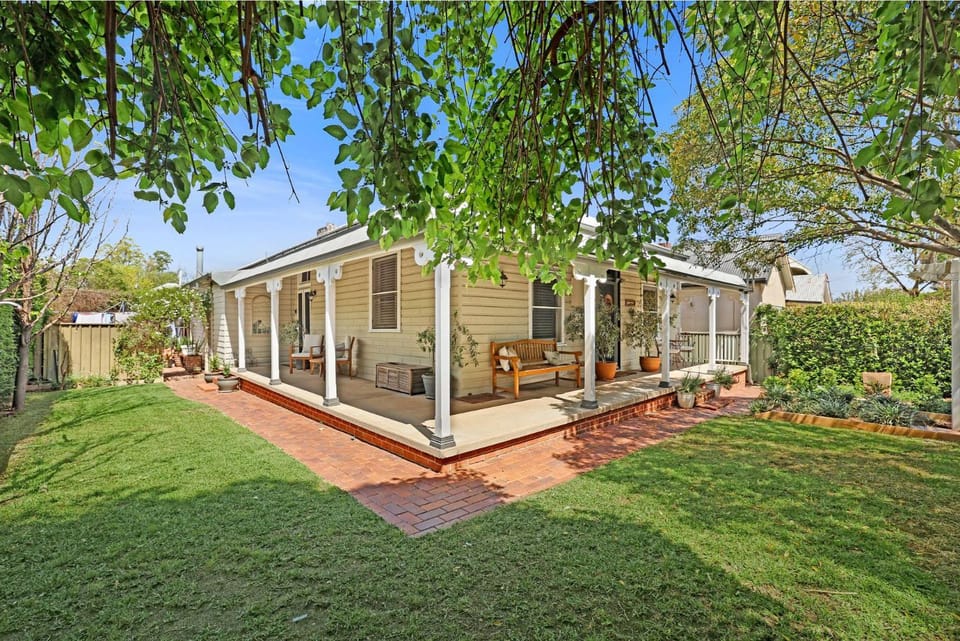 Brixton - 4BDR Poolside Paradise on Fitzroy Street House in Tamworth