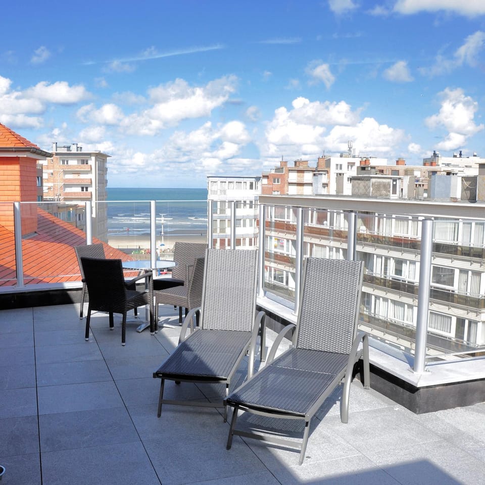 Day, Natural landscape, View (from property/room), Balcony/Terrace, Beach, Sea view, sunbed