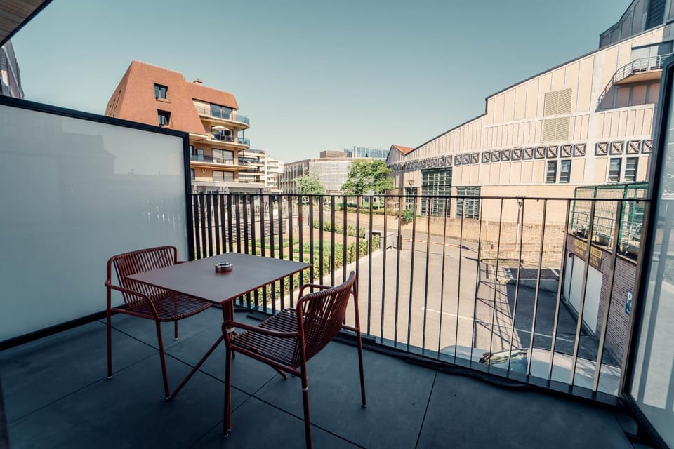 Property building, Day, View (from property/room), Balcony/Terrace