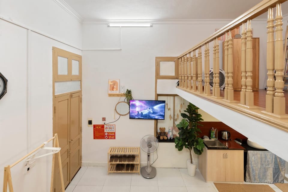 Communal lounge/ TV room, Facade/entrance, TV and multimedia