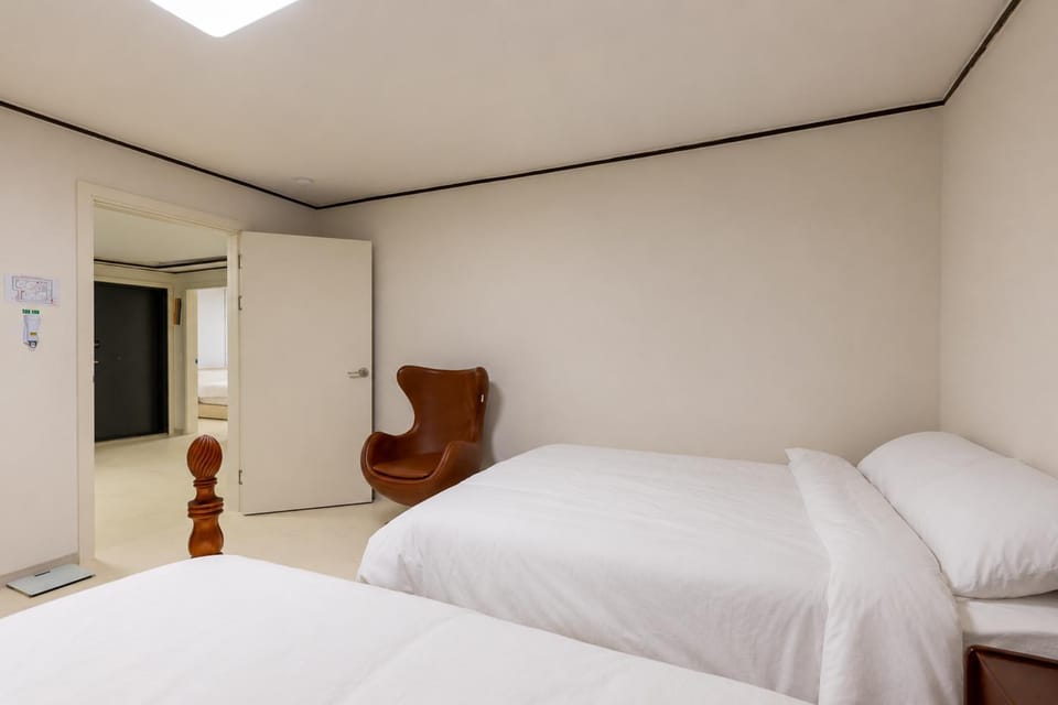 2m to Itaewon Station Spacious 3BR for group Apartment in Seoul