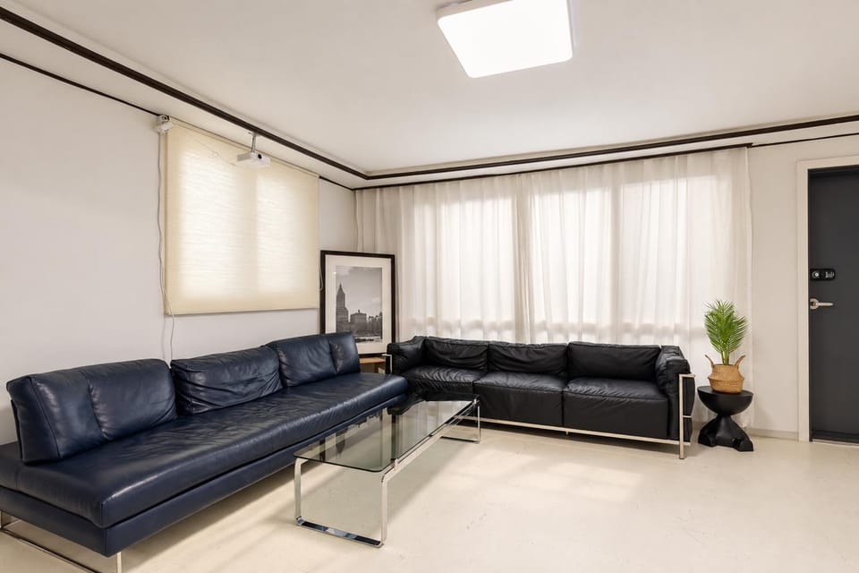 2m to Itaewon Station Spacious 3BR for group Apartment in Seoul
