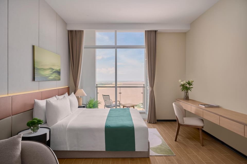 Bed, Seating area, Bedroom, City view