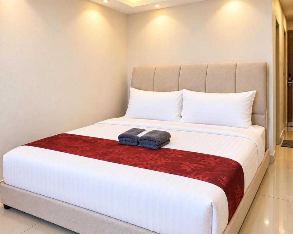 Bed, Photo of the whole room, Bedroom, towels
