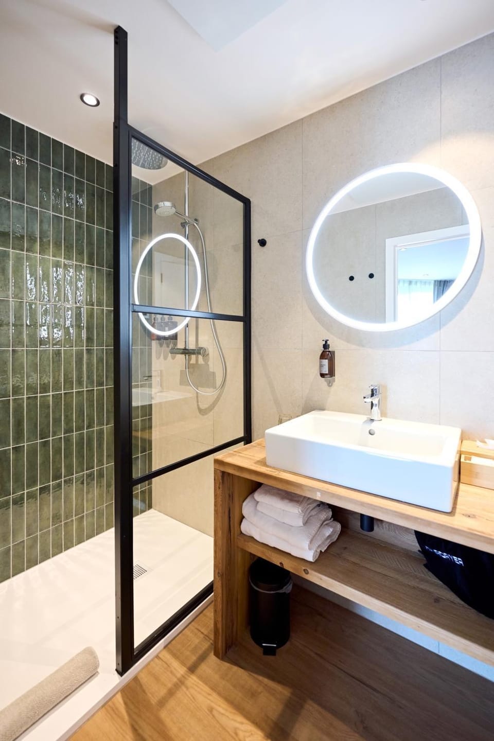 Shower, Bathroom, Bath, towels