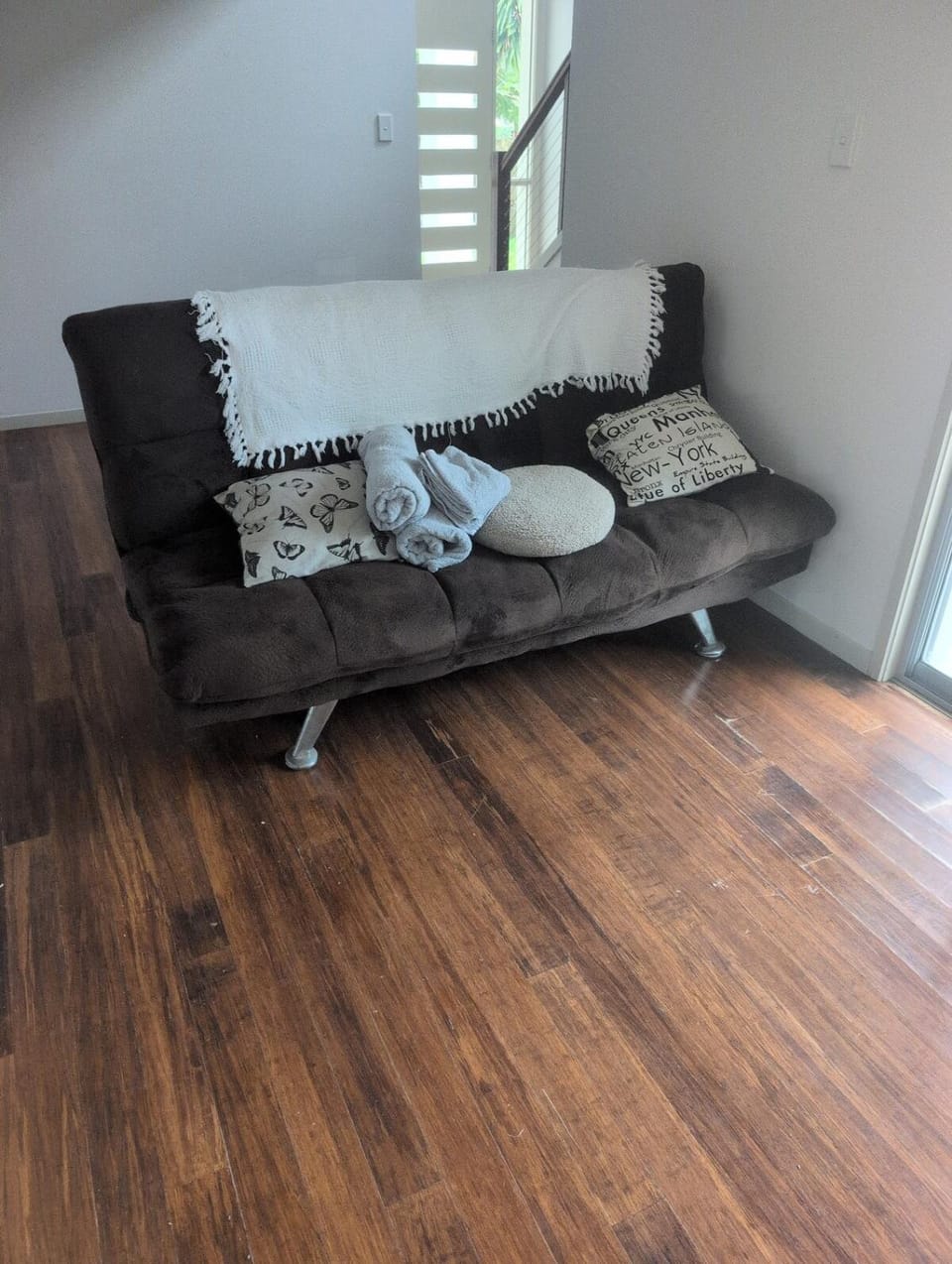 Large 2 storey Modern 4 Bedroom Home House in Brisbane
