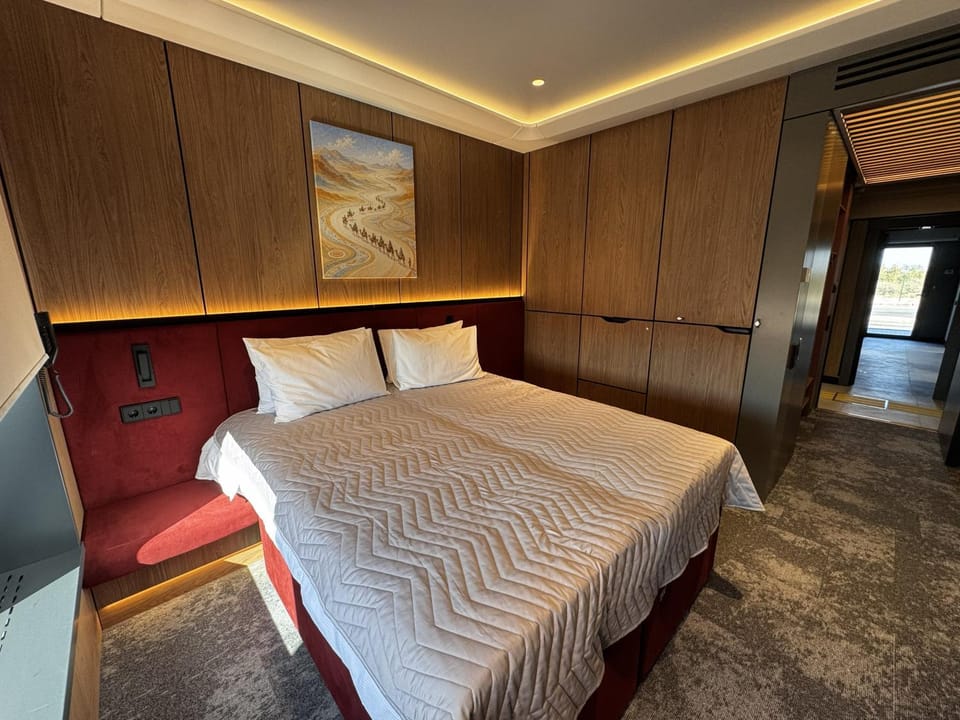 Bed, Photo of the whole room