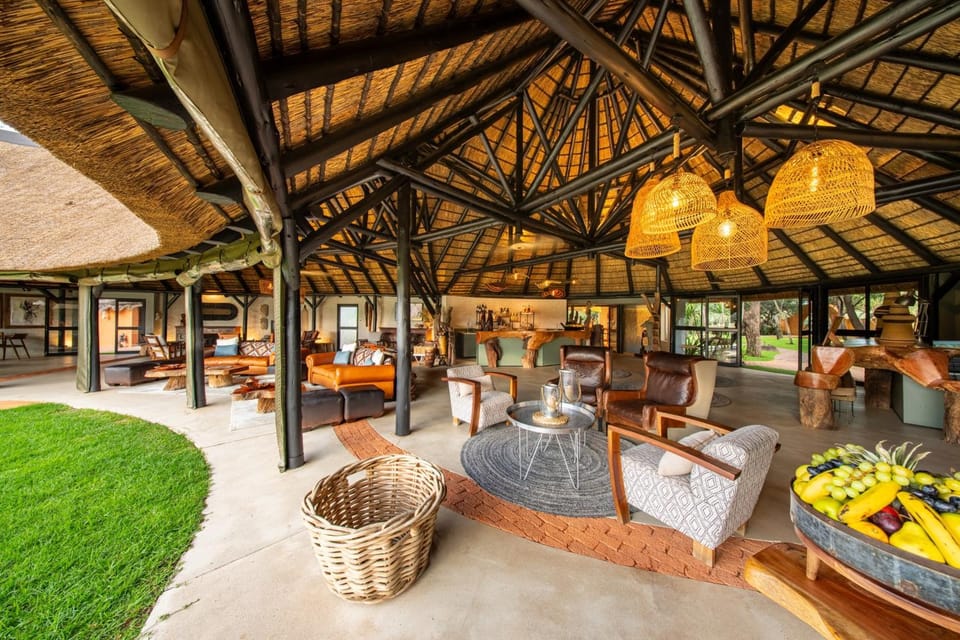 Property building, Restaurant/places to eat
