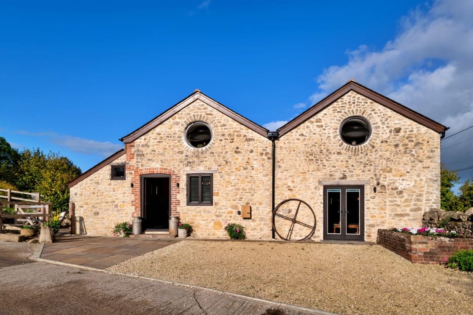 Property building, Facade/entrance, Off site