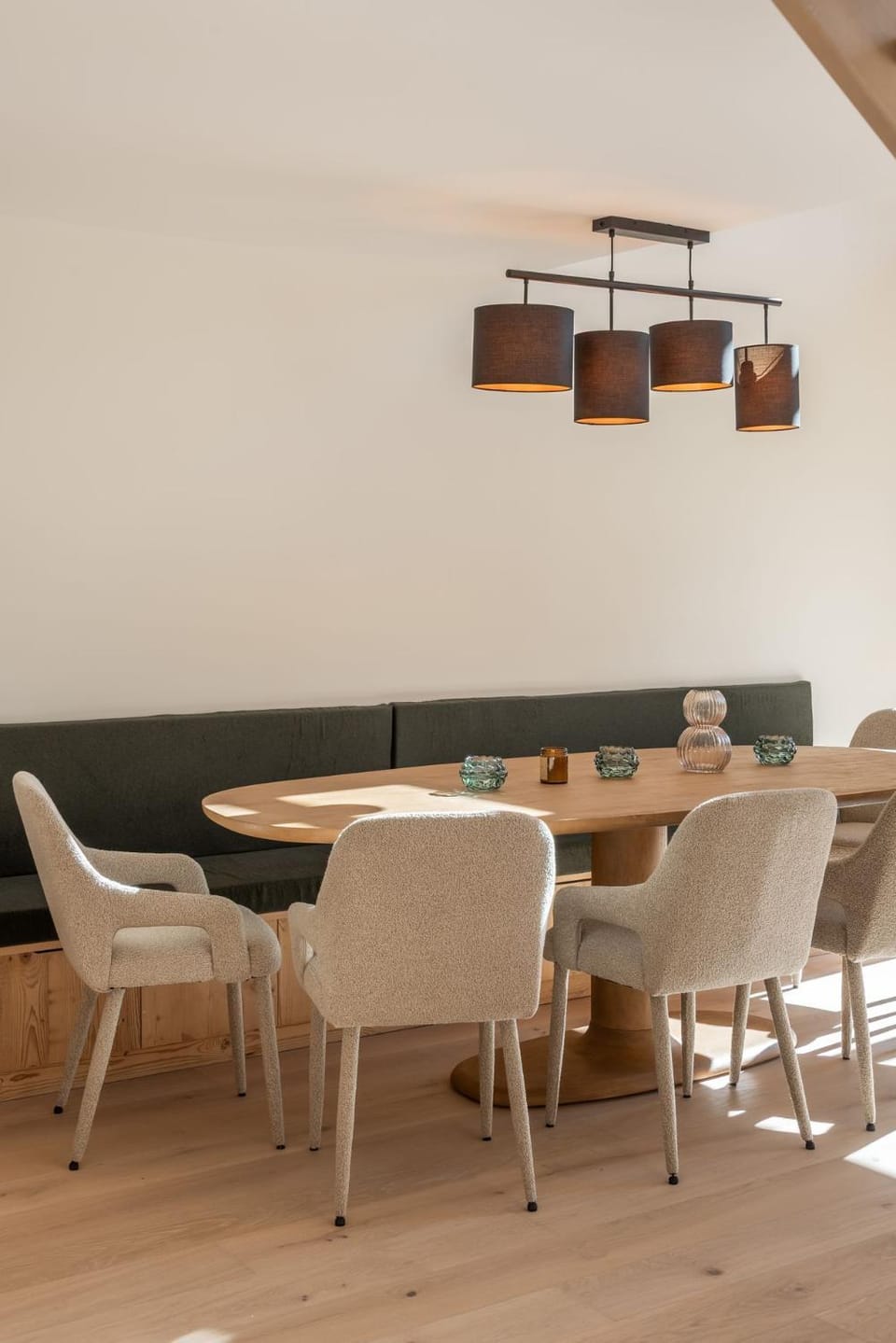 Seating area, Dining area