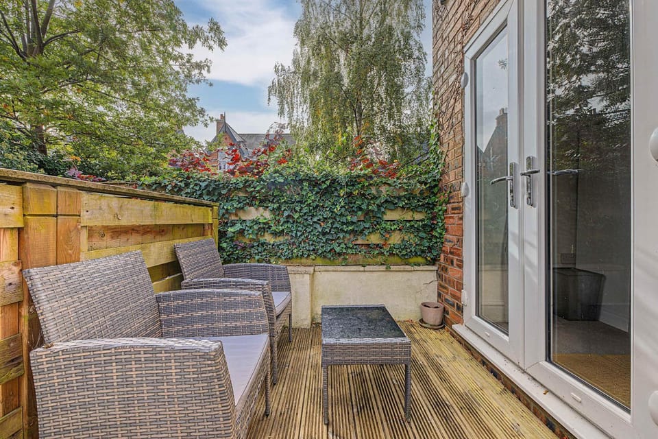 Garden, Balcony/Terrace, Living room, Seating area, Garden view