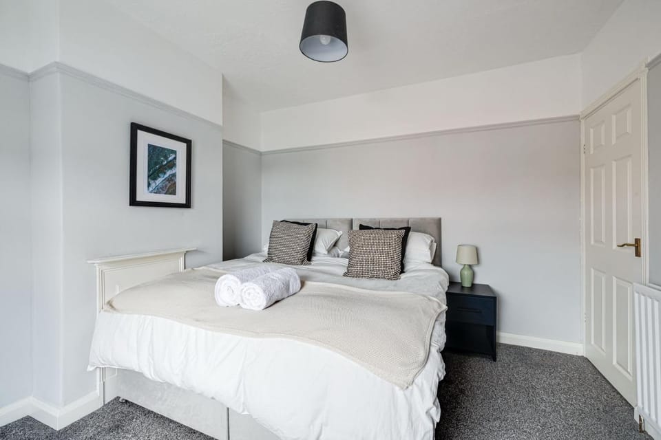 Bright 3-Bed Home Crewe Garden Netflix Wi-Fi House in Crewe
