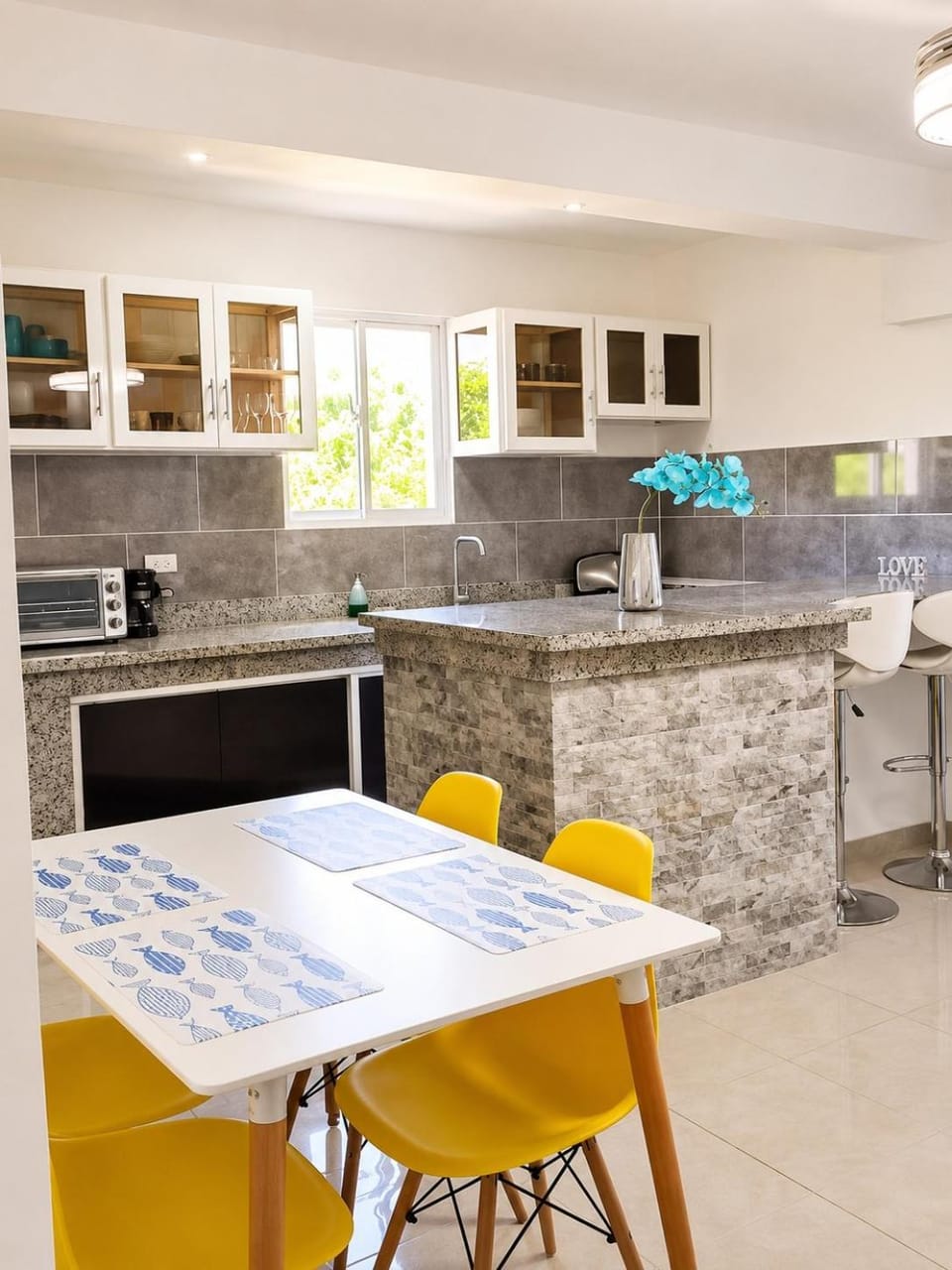 Kitchen or kitchenette, Dining area, pet friendly, stove