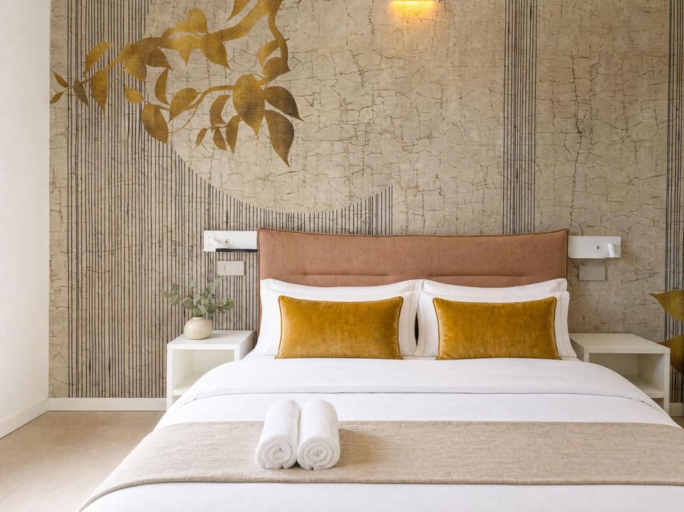 Bed, Photo of the whole room, Bedroom, towels