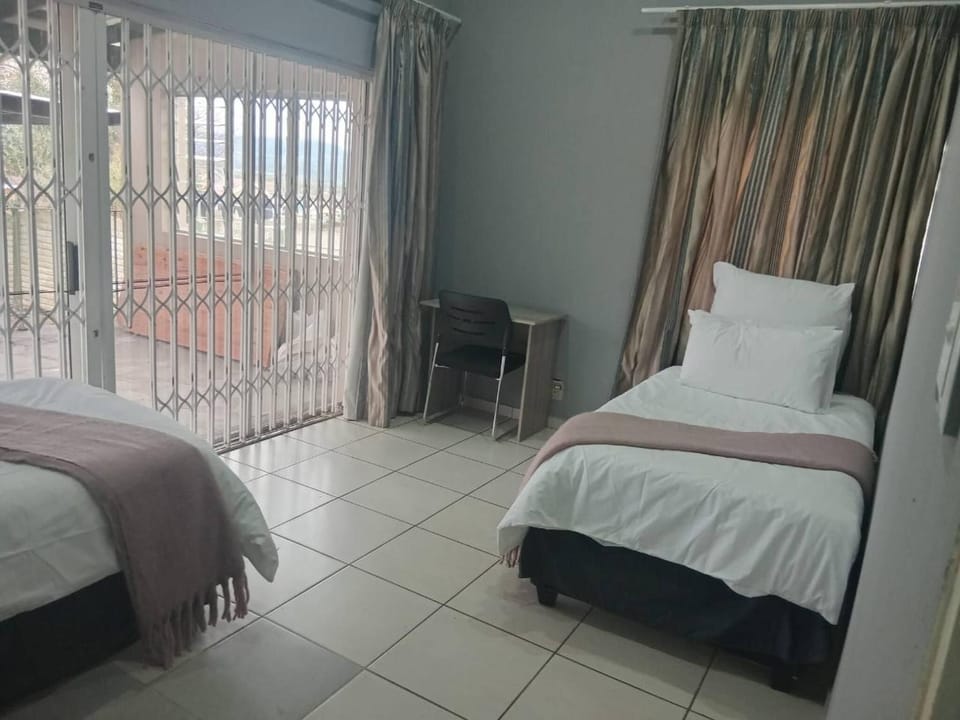 Spacious 5-Bedroom House in Pietermaritzburg with Shared Pool House in KwaZulu-Natal