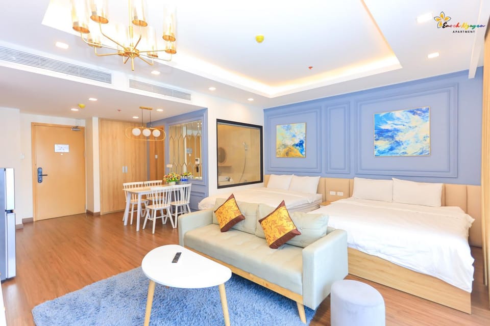 Bed, TV and multimedia, Living room, Photo of the whole room, Seating area, Bedroom