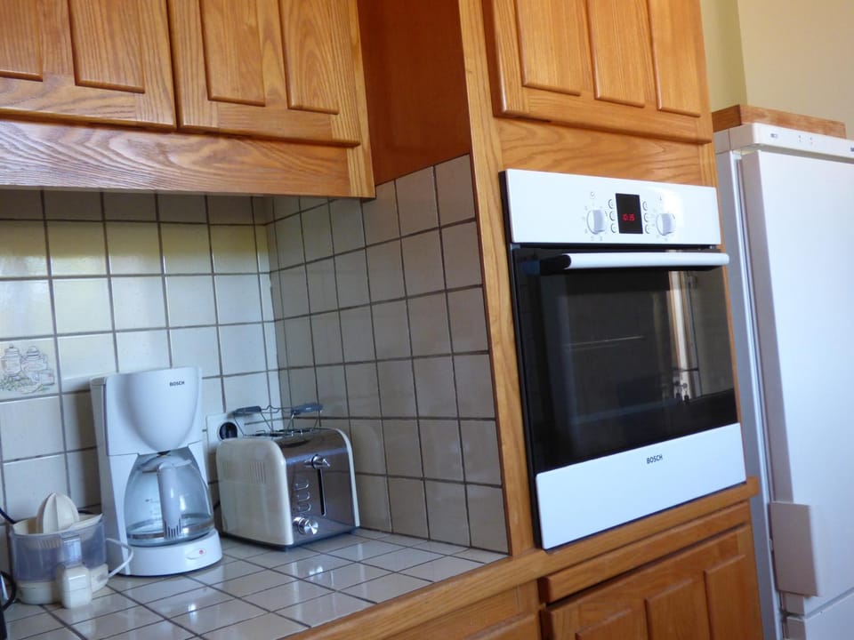 Coffee/tea facilities, oven, toaster, kitchen