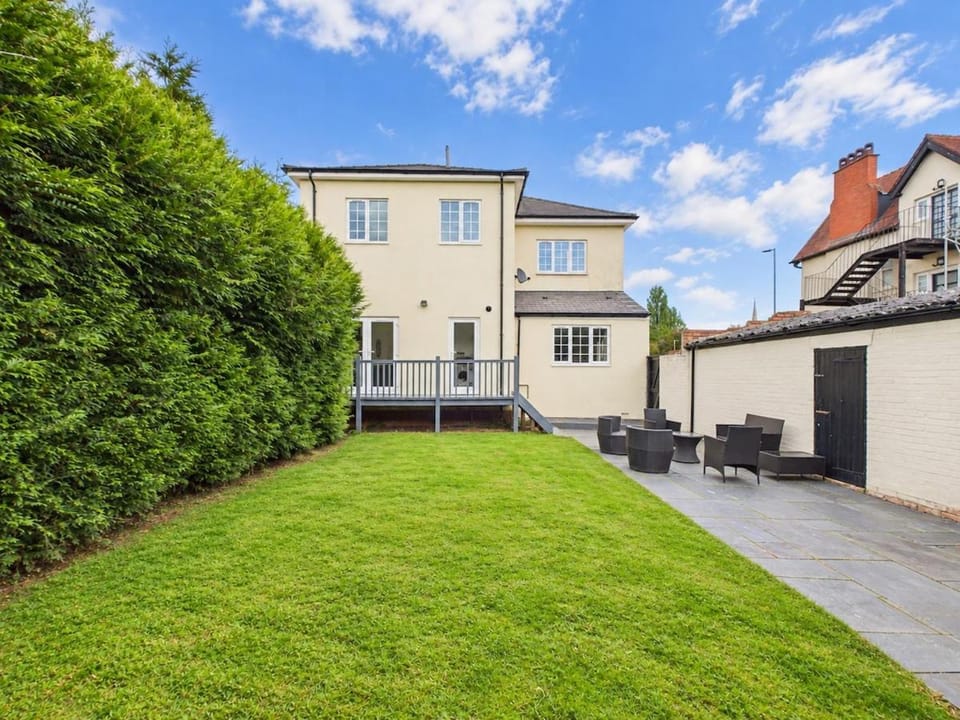 Property building, Spring, Day, Natural landscape, Garden, Seating area, Garden view