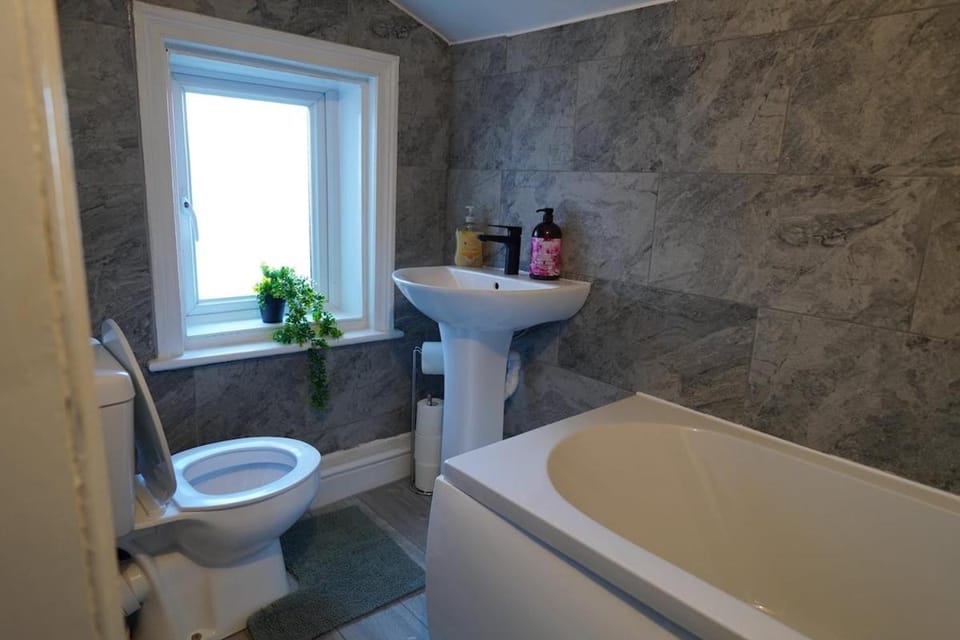Sunderland Elegant Suite, Multiple Parking Apartment in Sunderland