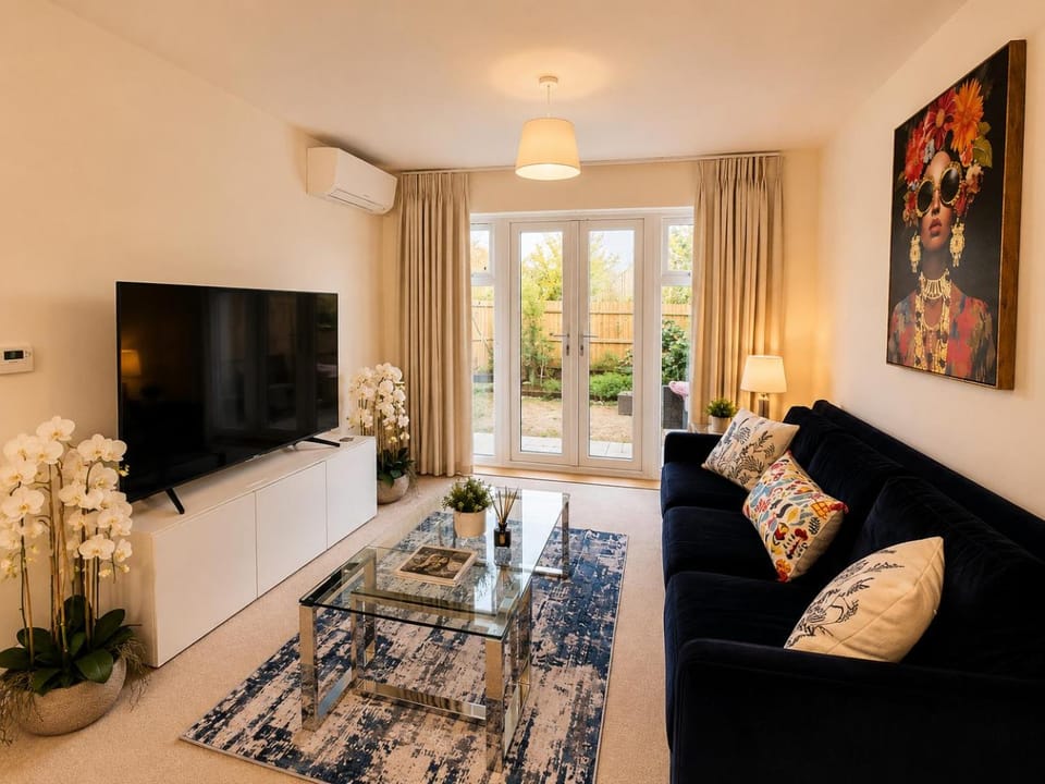 Communal lounge/ TV room, TV and multimedia, Living room